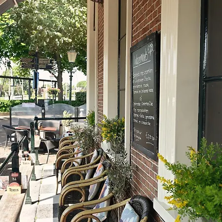 Hotel Medemblik מלון 3*