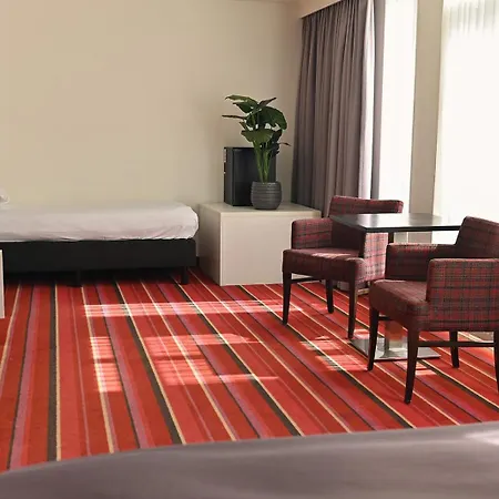 Hotel Medemblik מלון 3*