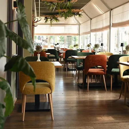 Hotel Medemblik מלון 3*